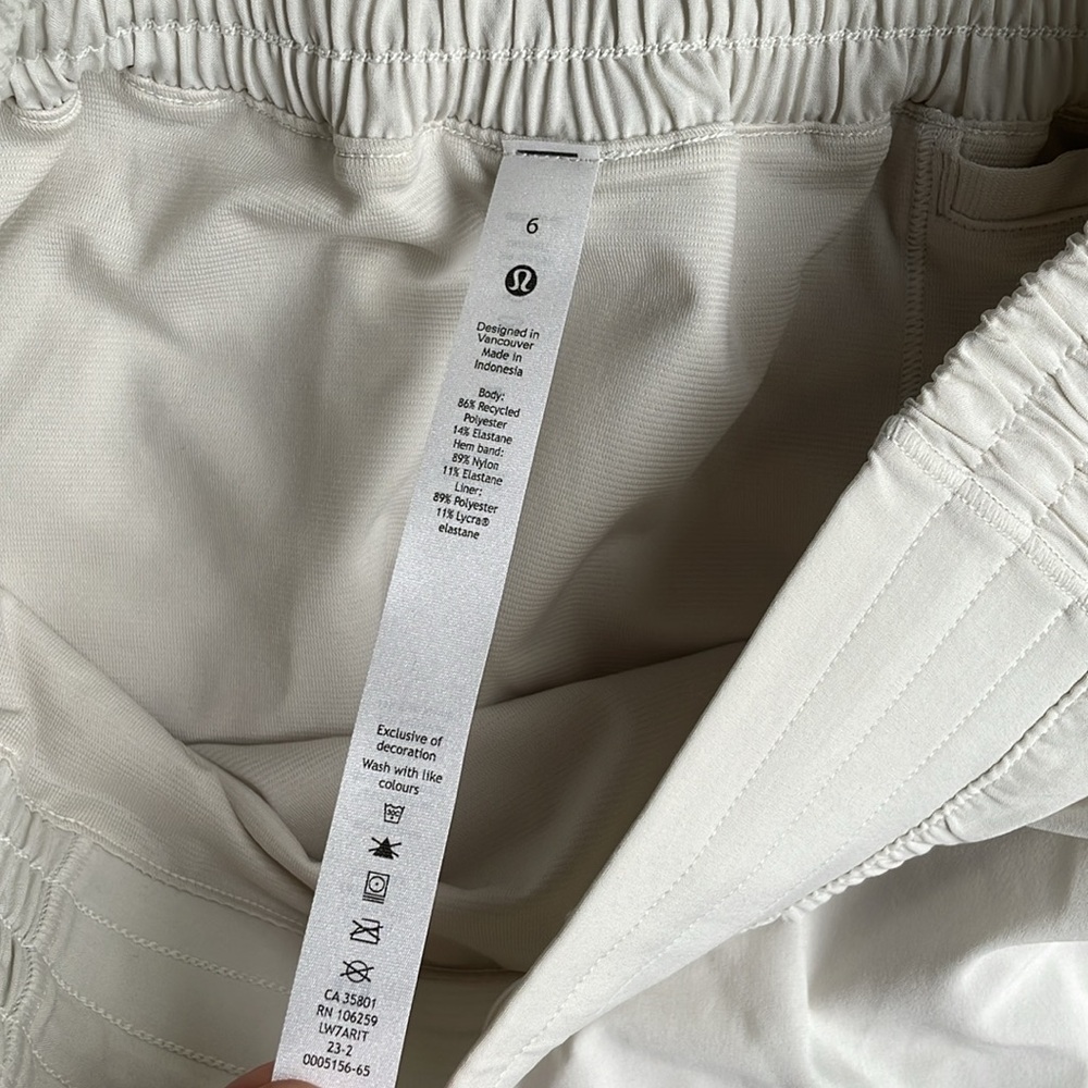 Lululemon hotty hot high rise short 4” lined - bone - size 6 - Picture 11 of 16